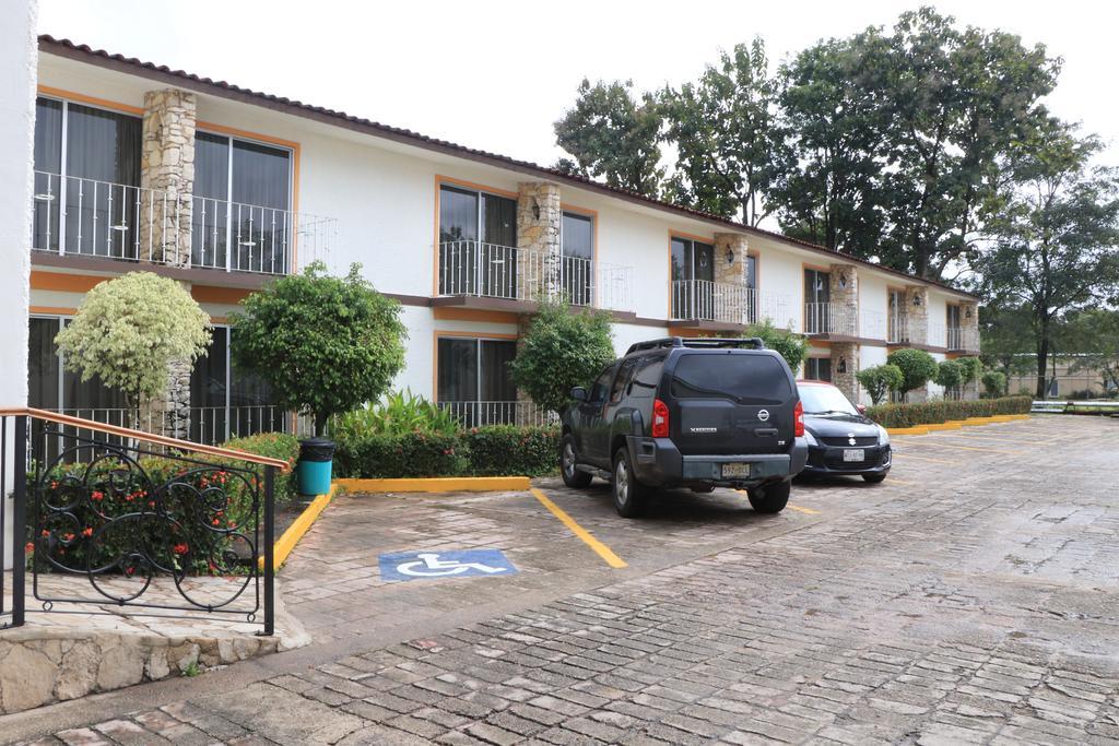 Hotel Plaza Palenque Exterior photo