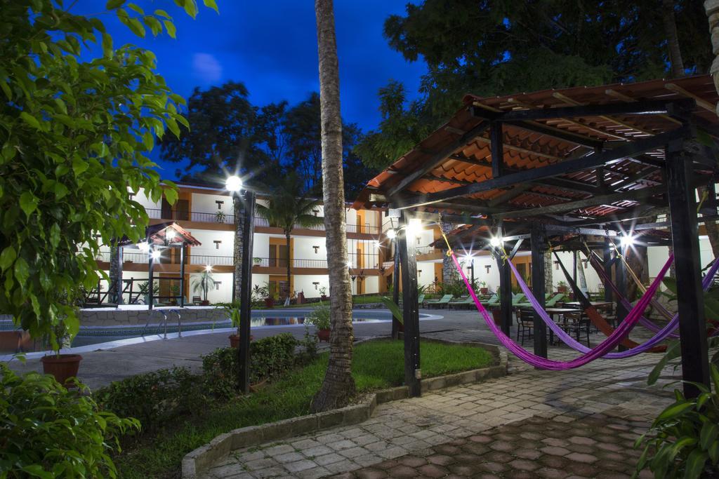 Hotel Plaza Palenque Exterior photo