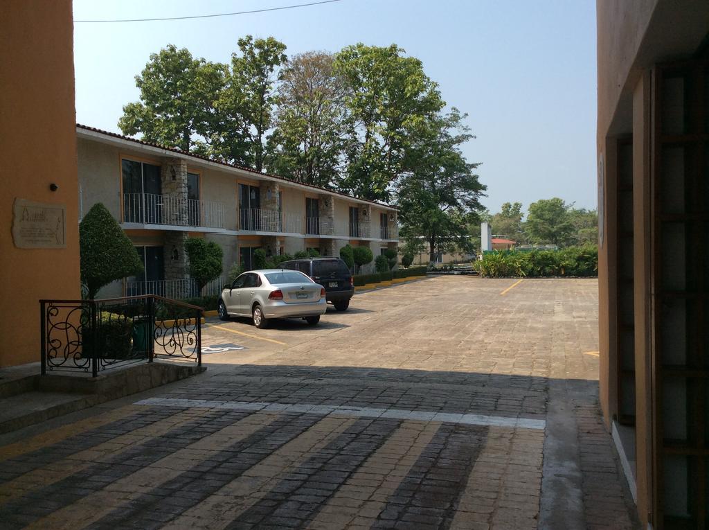 Hotel Plaza Palenque Exterior photo